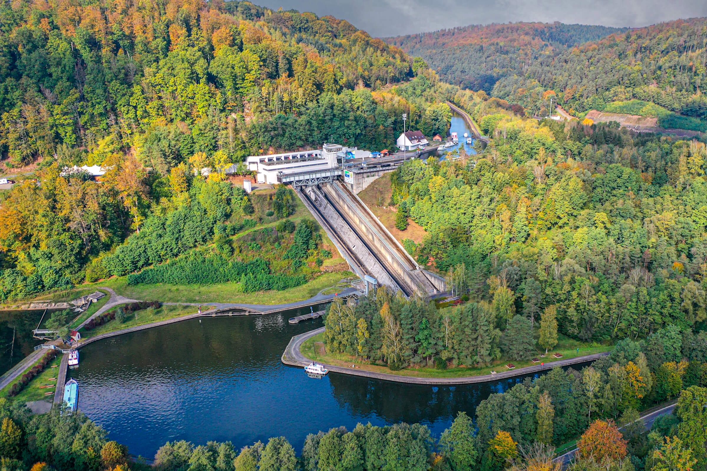 Le plan incliné et le canal vus du ciel (Plan incliné de Saint-Louis-Arzviller (Moselle))